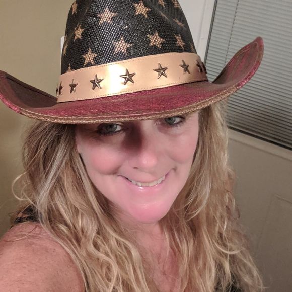 Meet your Posher, Lisa - Picture 1 of 1